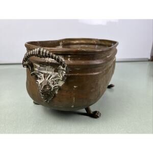 Vintage Hammered Brass Oval Planter Lion Head Handles Claw Foot Rustic Decor